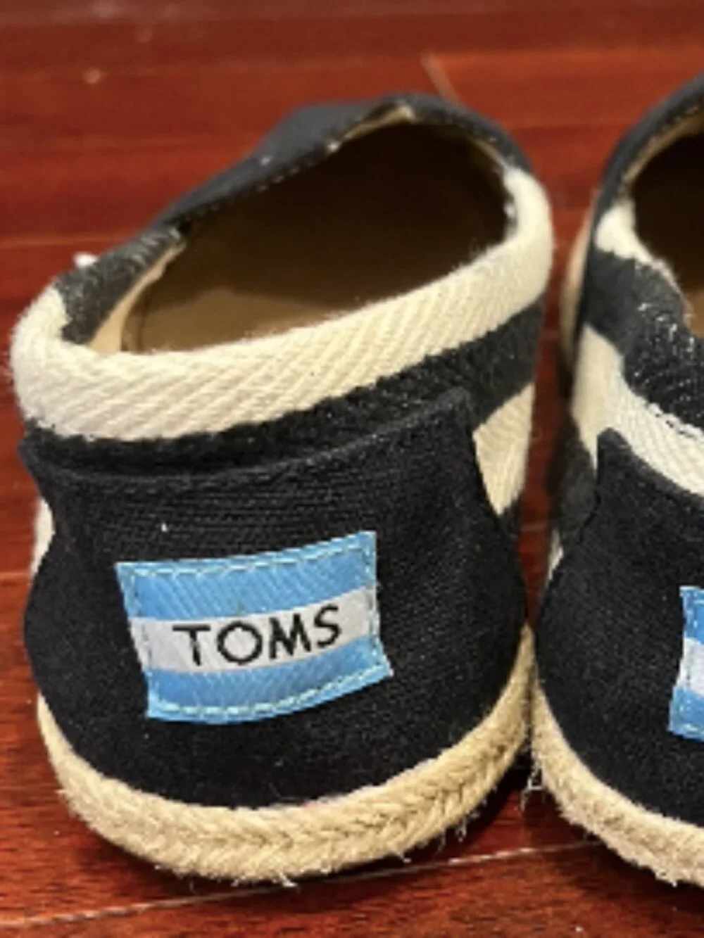 Toms 6W - Picture 2 of 4